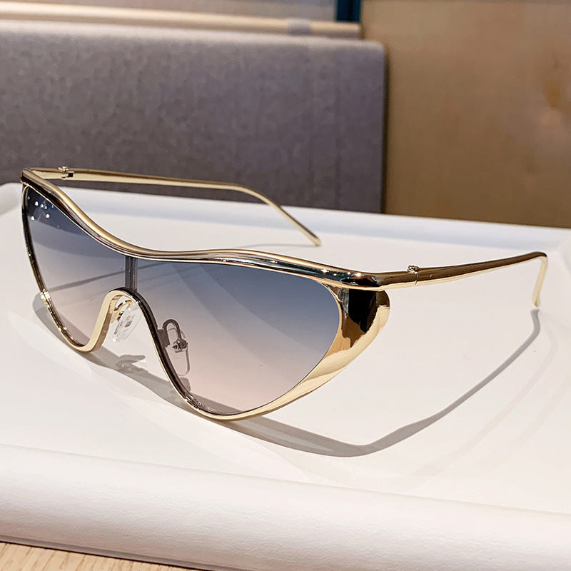 Celeste Cat-Eye Sunglasses in Blue – product view