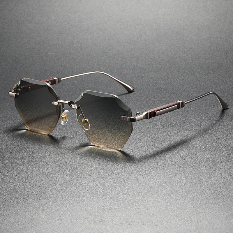 Stark Sunglasses in Black – detail view